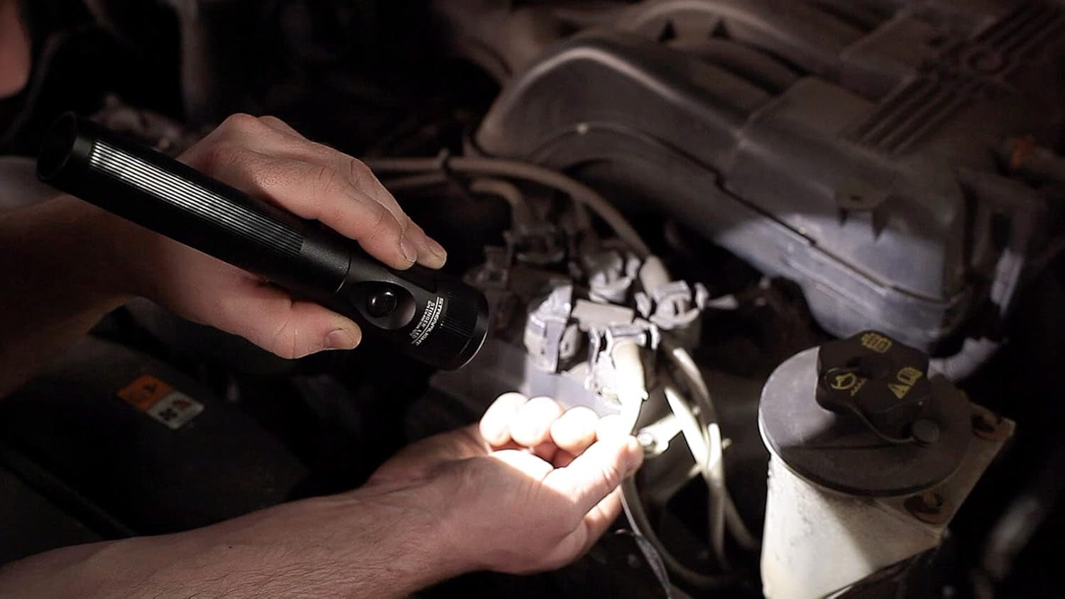 75710 Stinger C4 LED Rechargeable Flashlight with Nimh Battery without Charger, Black - 425 Lumens